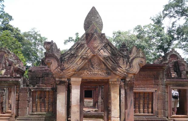 Banteay Srei and Kbal Spean Full Day Tour