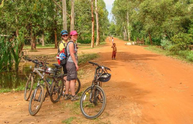 Cycling West Baray Reservoir & Siem Reap Countryside