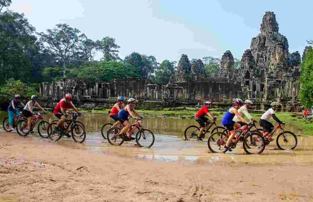 Angkor Wat and Angkor Thom Day Tour by Bikes