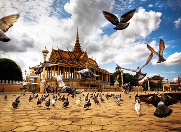Phnom Penh Full Day; Royal Palace, National Museum, Wat Phnom, Central Market, Riverside Walk