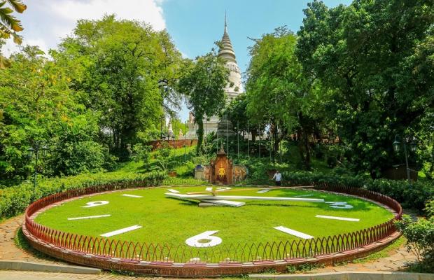 Phnom Penh Full Day Tour; National Museum, Royal Palace, Toul Sleng Museum & Killing Fields