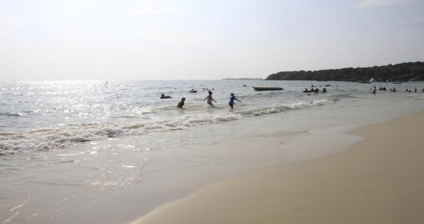 WHITE BEACH HOTEL